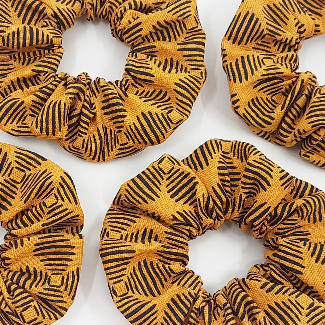 honey | scrunchie