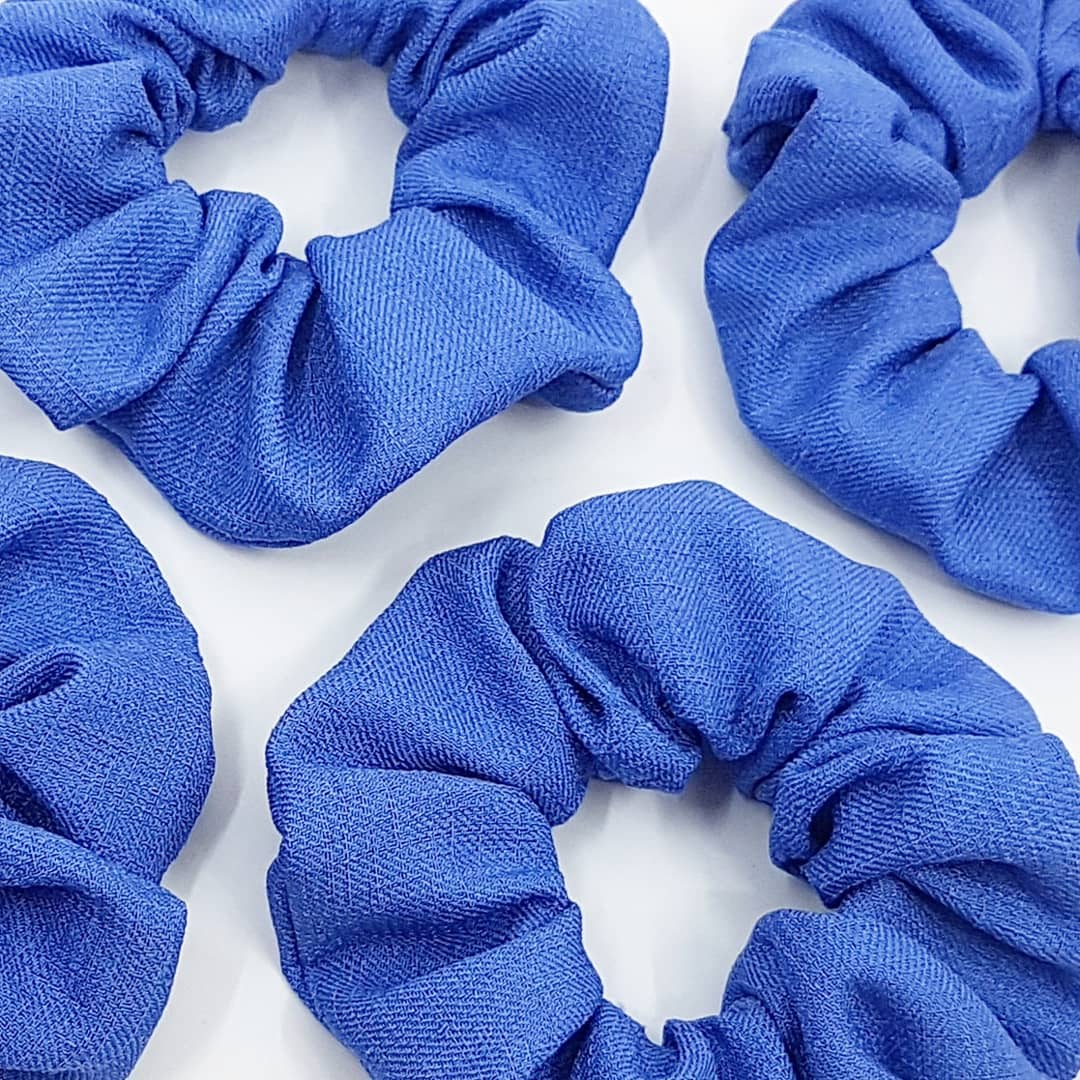 vi | scrunchie
